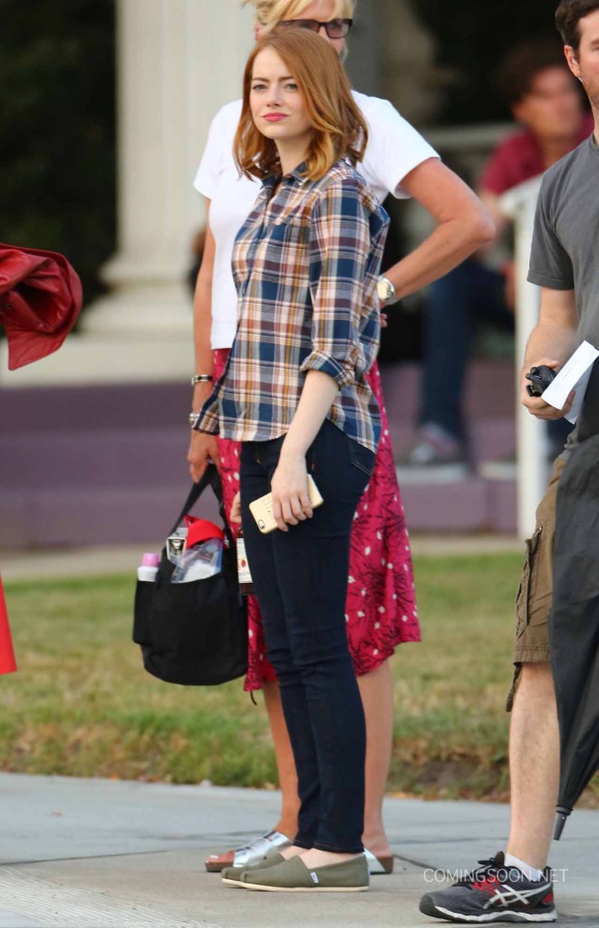 51827102 Actors Emma Stone and Ryan Gosling are seen filming scenes for the upcoming movie 'La La Land' in Los Angeles, California on August 18, 2015. Actors Emma Stone and Ryan Gosling are seen filming scenes for the upcoming movie 'La La Land' in Los Angeles, California on August 18, 2015. Pictured: Emma Stone FameFlynet, Inc - Beverly Hills, CA, USA - +1 (818) 307-4813